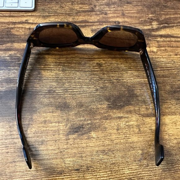 Burberry 46 mm sunglasses excellent condition - Picture 5 of 6